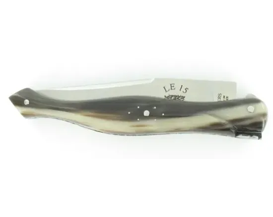 Laguiole 15 cm - Forgé (forme flêche) - Plein Manche en Corne - GUILLOCHAGE