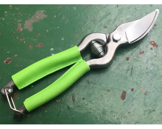 Sécateur de Jardin 18 cm - revêtement des branches en cuir VERT
